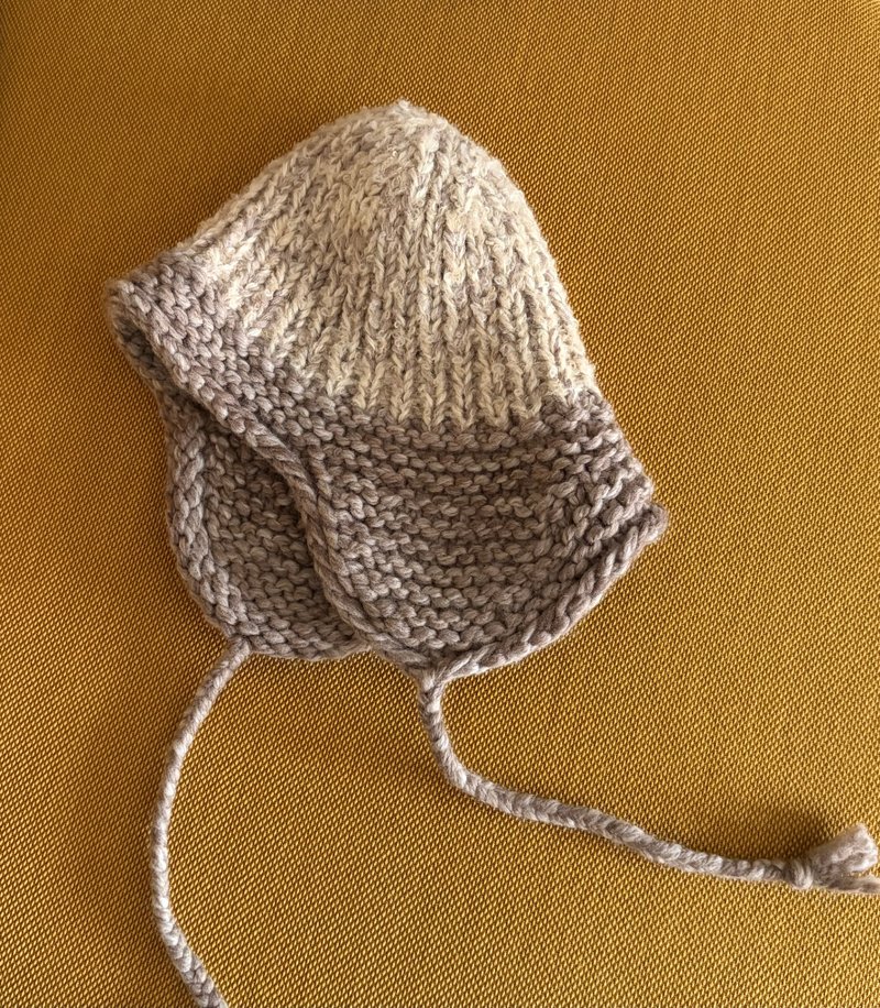 大地色調 米白配棕色 手工編織遮耳帽 - 帽子 - 羊毛 