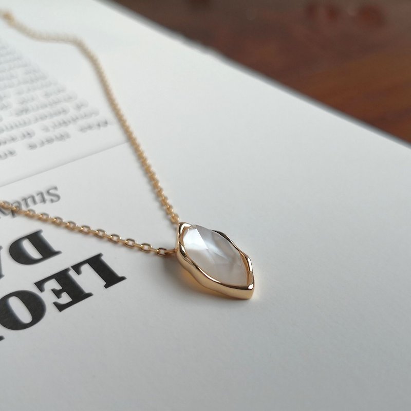 白水晶 珍珠母貝 設計師限定款 日式輕珠寶 18K金色 項鍊 禮物 - 項鍊 - 純銀 透明