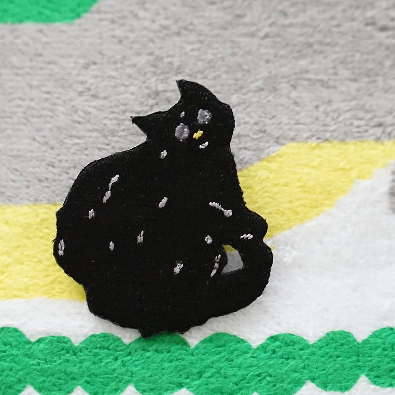 Favorite black cat cat embroidery pin patch - Brooches - Thread Black