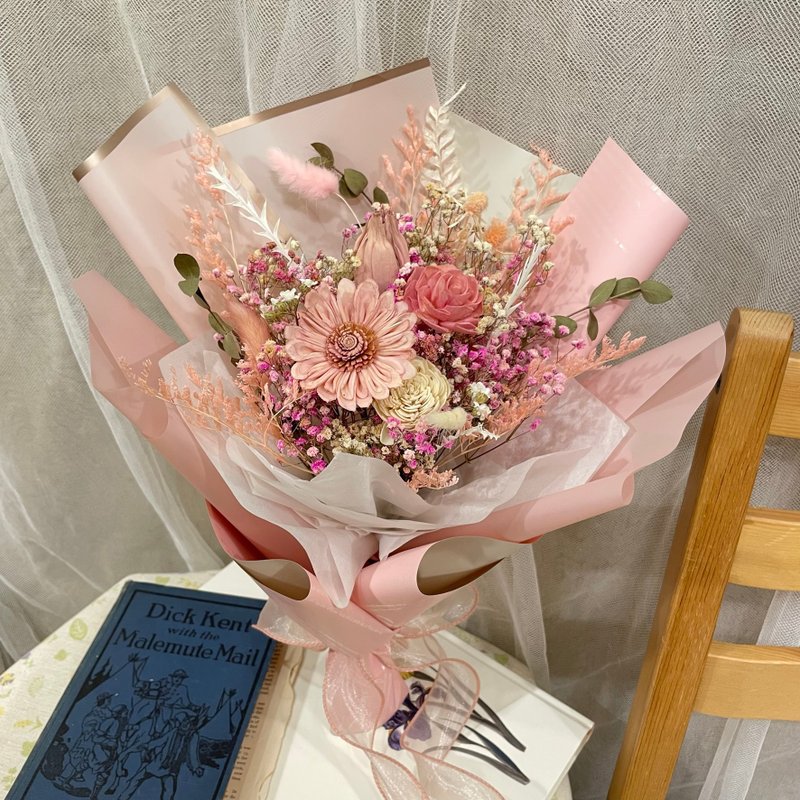 | 小夢境花藝 | 索拉玫瑰花 滿天星 中型乾燥花束 情人節乾燥花束 - 乾燥花/永生花 - 植物．花 白色