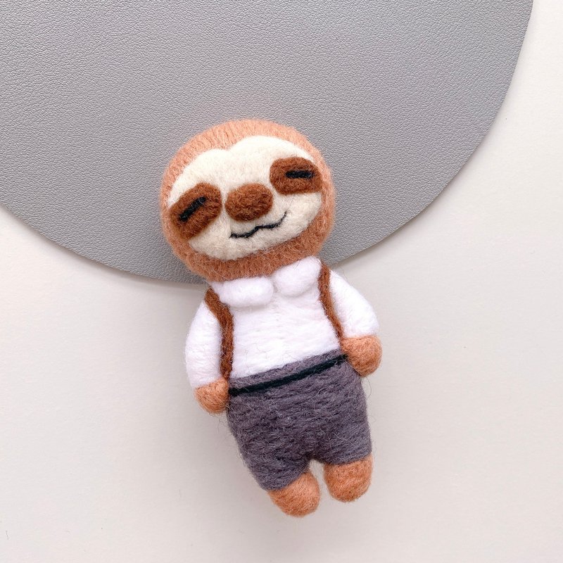 Wool felt-backpack office worker sloth-wool felt key ring/pin/handmade/custom - Keychains - Wool 