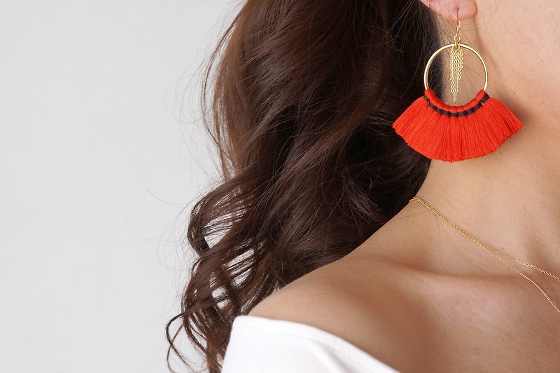 【14KGF】Tassel Hoop Earrings - 耳環/耳夾 - 其他金屬 紅色