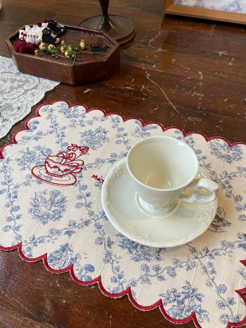 ティーポット柄手刺繍テーブルマット - ショップ ValleyBells 風鈴谷