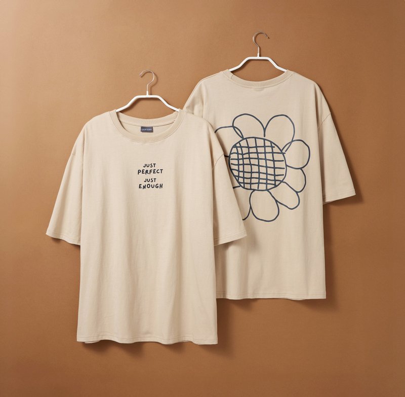 Graffiti flower design short TEE (milk tea color) - Women's T-Shirts - Cotton & Hemp 