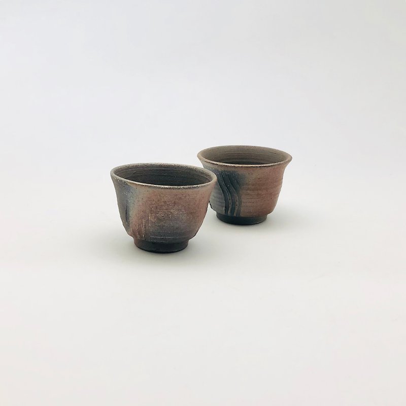 Chai burning small tea cup pair - ถ้วย - ดินเผา สีนำ้ตาล