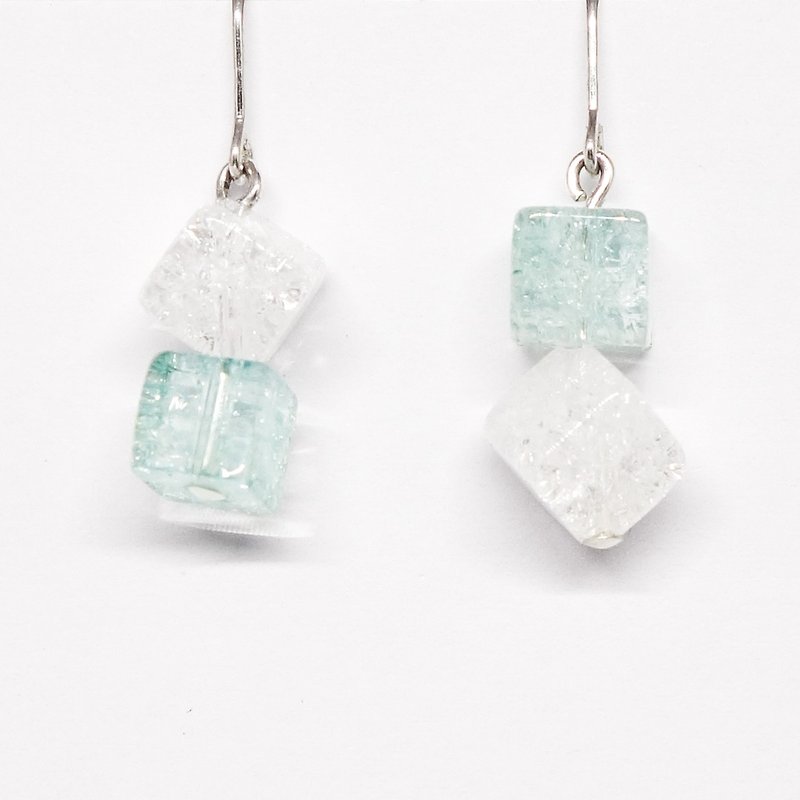 Light blue and white crystal earrings【Pio by Parakee】自然水晶耳環