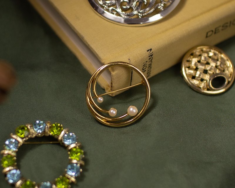 美國Monet品牌古董 圓形流線珍珠 鍍金胸針 - 胸針 - 其他金屬 金色