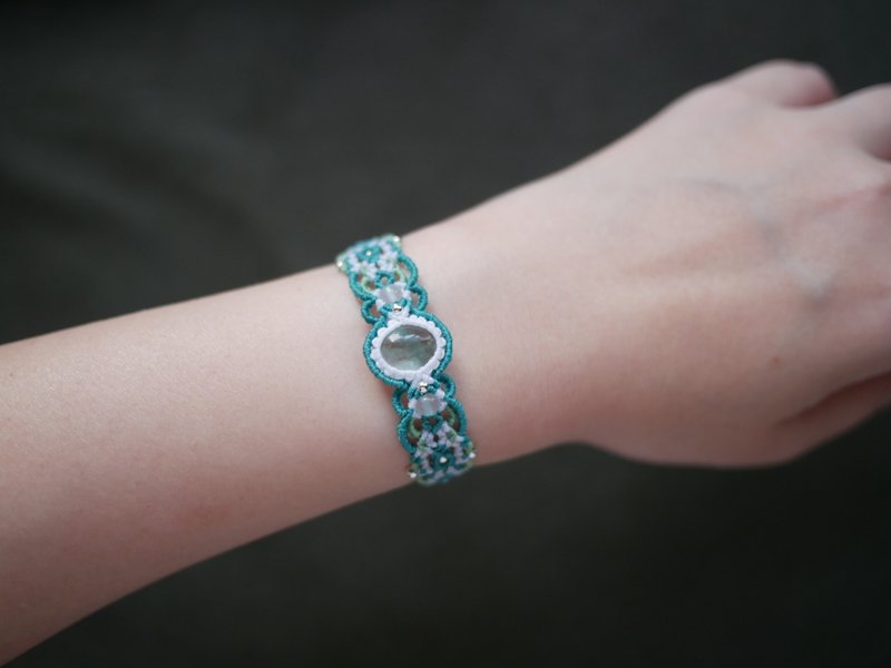 NB42/SS24~Feather Stone l Wax Thread l Hand-woven l Bracelet - สร้อยข้อมือ - เครื่องประดับพลอย สีเขียว