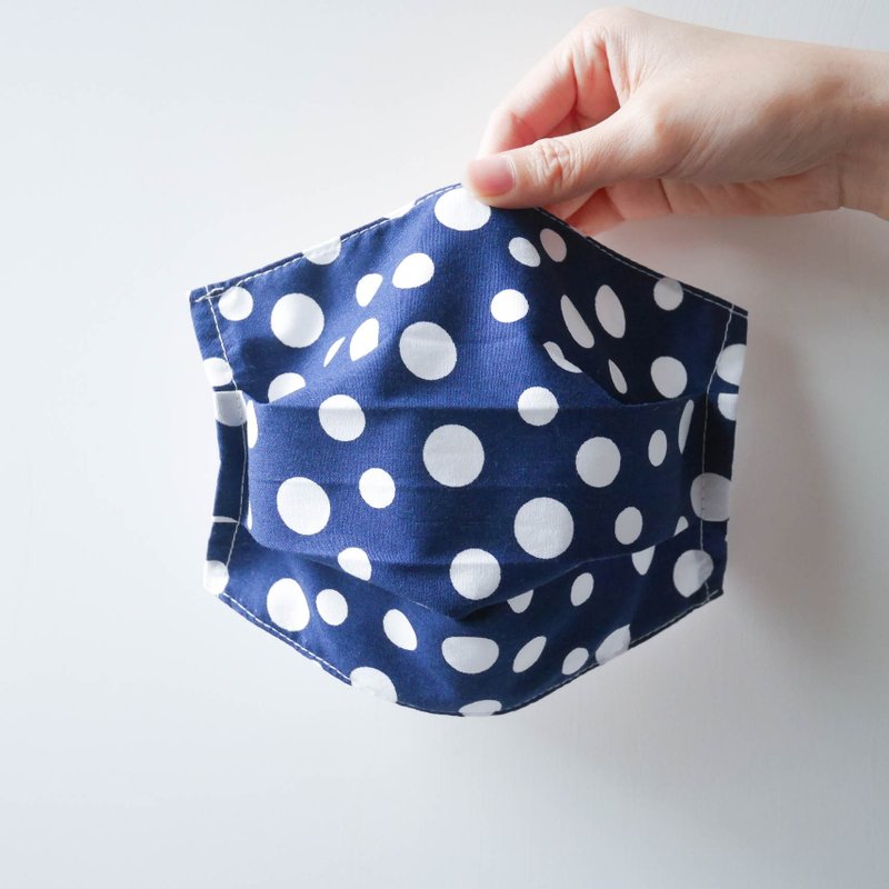 夏日薄棉口罩套- 深藍不規則圓點 - 口罩/口罩收納套 - 棉．麻 藍色