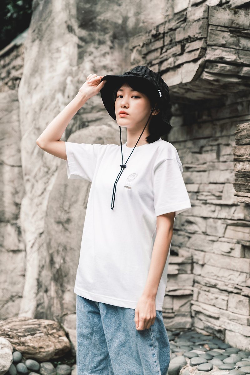 LOVE & PEACE  / 虹色刺繍 Tシャツ  (男女兼用) - Tシャツ - コットン・麻 ホワイト