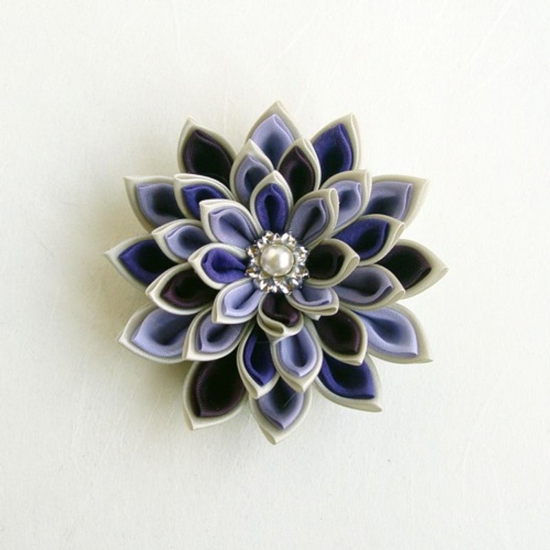 Brooch Purple MIX Tsumami Crafts - เข็มกลัด - ผ้าฝ้าย/ผ้าลินิน สีม่วง