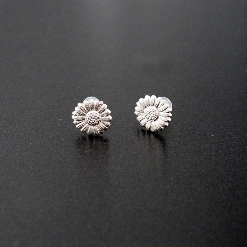 One wheel small daisy earrings - ต่างหู - โลหะ สีเงิน