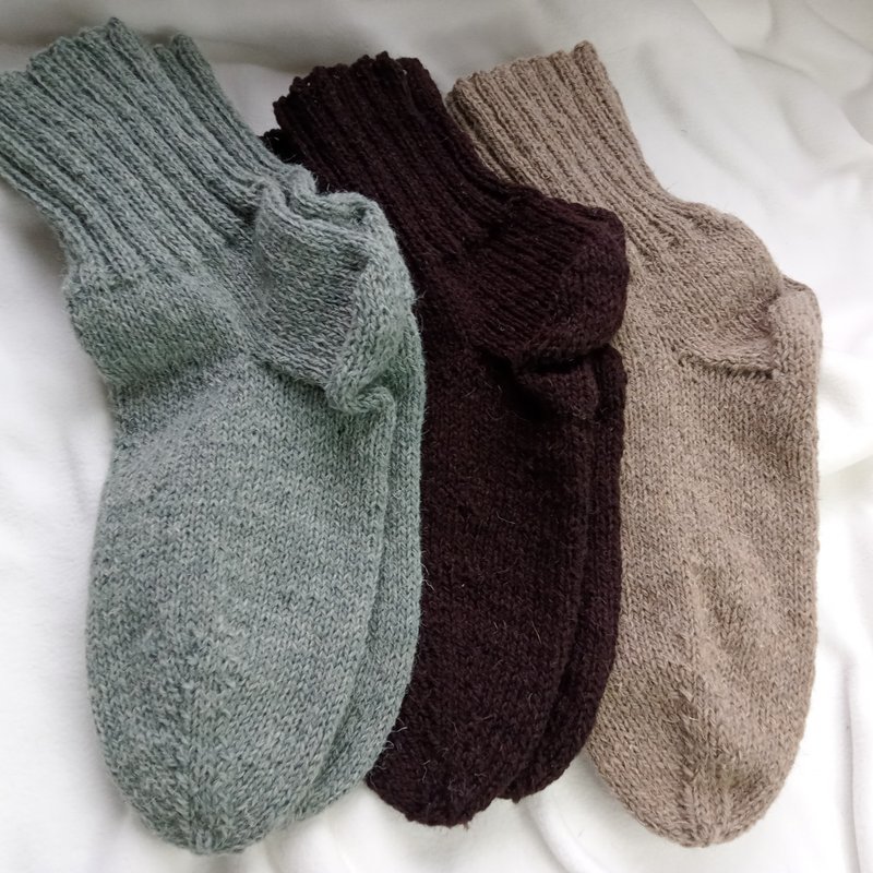 Hand-Knitted 100% Wool Socks • Natural Colors • Warm Winter Socks • Handmade Gif - ถุงเท้า - ขนแกะ สีนำ้ตาล