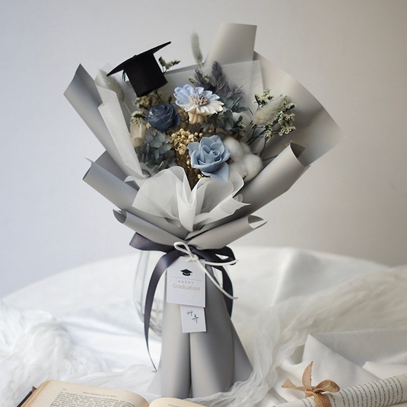 [艸踸Garden Lane Floral]Graduation Bouquet-Write a page of brilliant future-Personalized Blue M - ช่อดอกไม้แห้ง - พืช/ดอกไม้ 