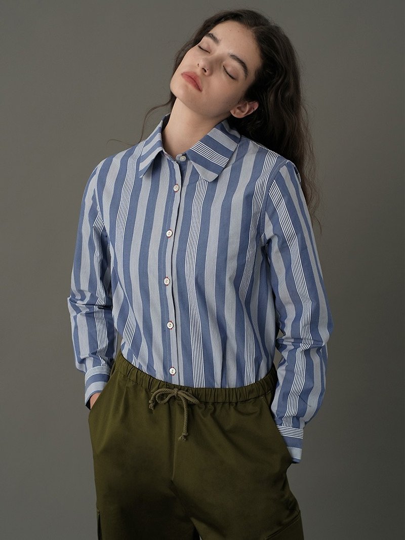 ECRU SOLI Plain White French Commuter Vertical Stripe Blue Shirt - Women's Shirts - Cotton & Hemp Multicolor