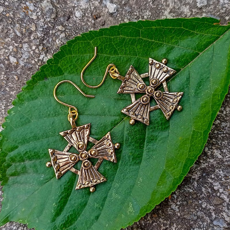 Gutzul bronze cross earrings,handmade ukrainian cross earrings,dangle earrings - ต่างหู - ทองแดงทองเหลือง สีทอง