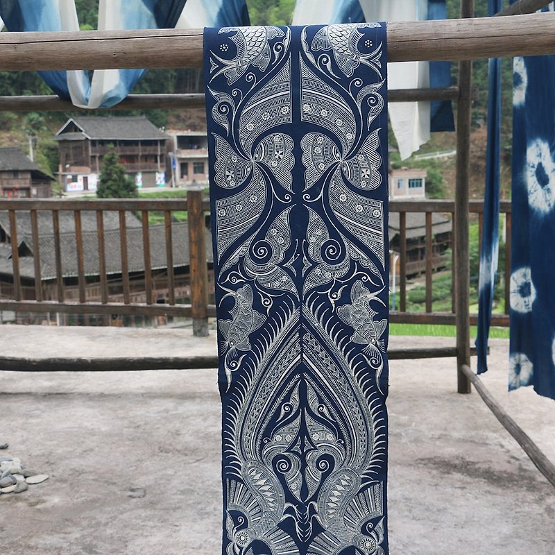 Yishanren | Qiandongnan Handicrafts Plant Dyeing Blue Dyeing Table Flag Hanging Painting Handmade Cloth Miao Batik Length 200cm - Place Mats & Dining Décor - Cotton & Hemp 