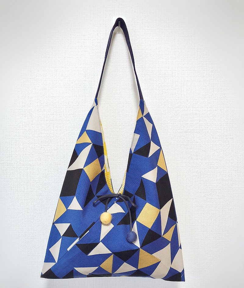 2019 spring / Japanese style side backpack / medium size / blue triangle - Messenger Bags & Sling Bags - Cotton & Hemp Multicolor