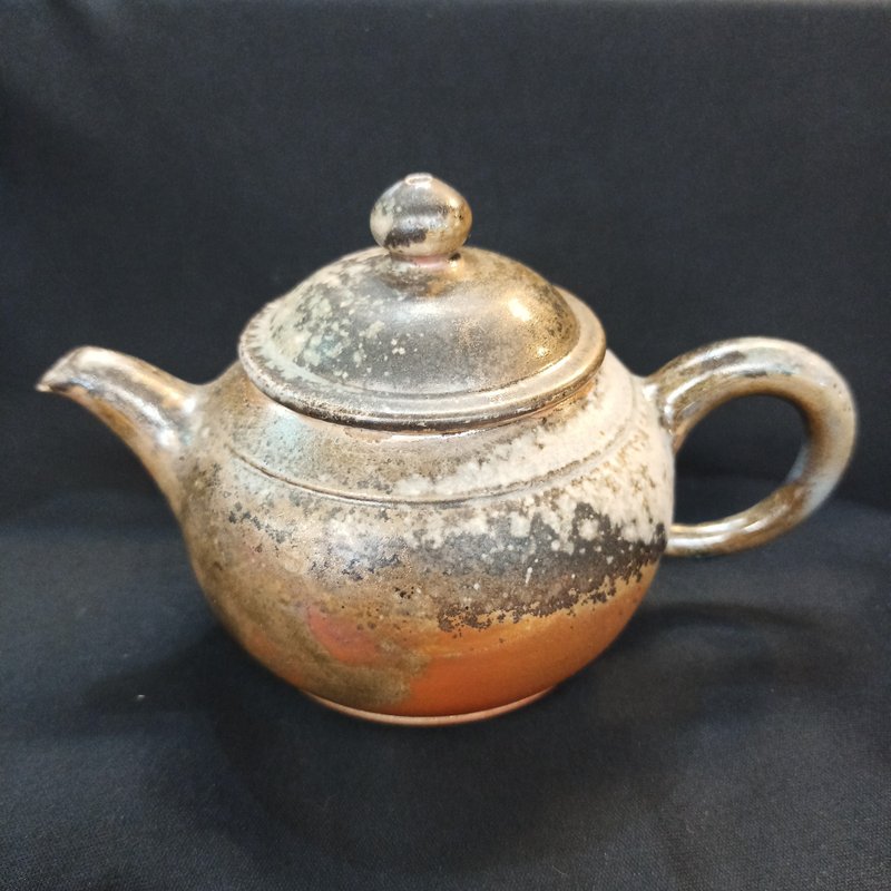 柴燒手拉胚茶壺金銀彩 - 茶壺/茶杯/茶具 - 陶 金色