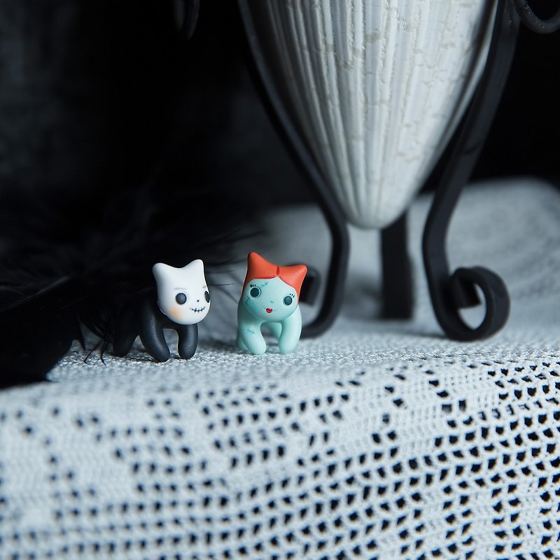 Jack and Sally Cats - Polymer Clay Earrings, Handmade&Handpaited Catlover Gift - ต่างหู - ดินเหนียว 