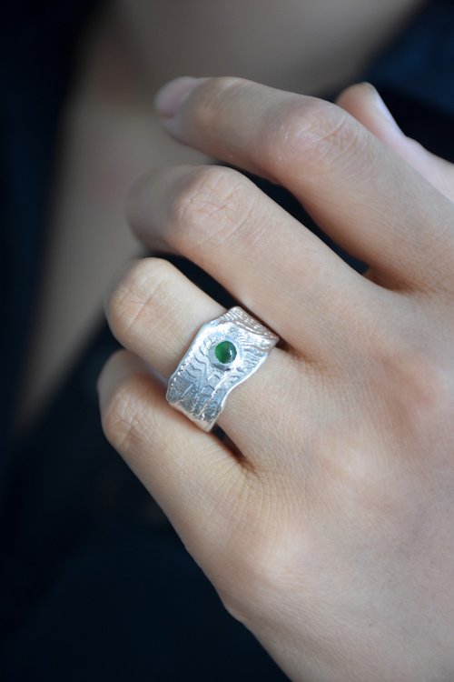 S-JEWELRY首飾店 自然肌理純銀鑲嵌翡翠寬臂開口戒指