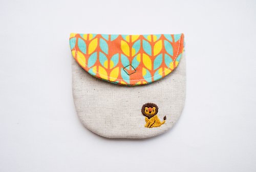 Momshoo 獅子 Lion Embroidered Linen Wee Pouch