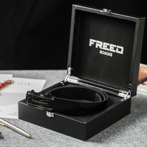 FREED 【FREED】仿蛇紋金屬邊方形扣頭商務休閒頭層自動牛皮皮帶 - 黑