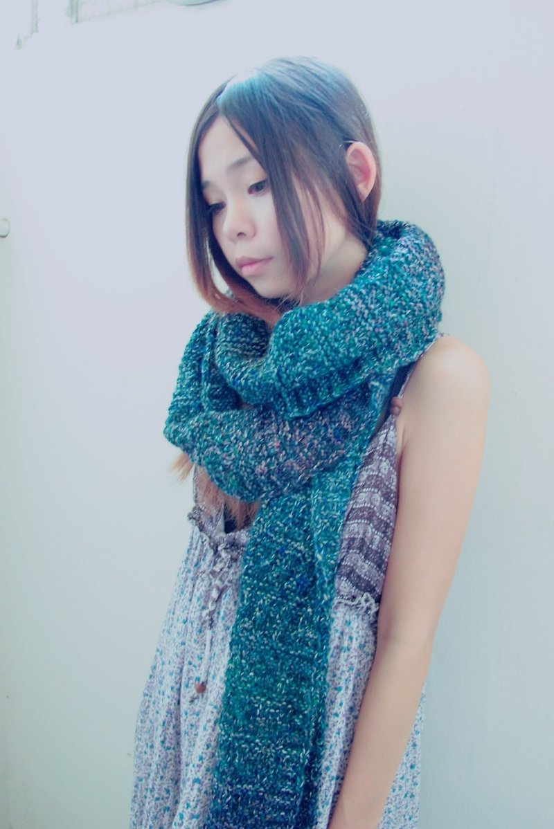 Lan wool scarf (green and blue floral yarn) - ผ้าพันคอถัก - ไฟเบอร์อื่นๆ สีเขียว