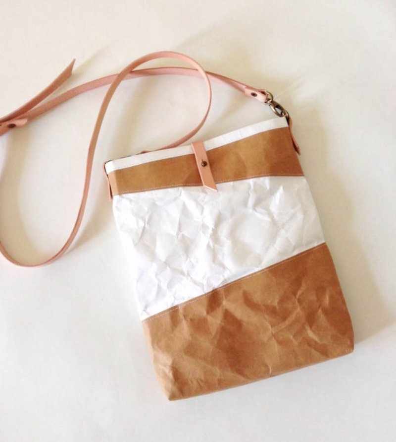 斜背包 iPad Bag sleeve with long leather detachable shoulder strap crossbody - Laptop Bags - Paper Brown