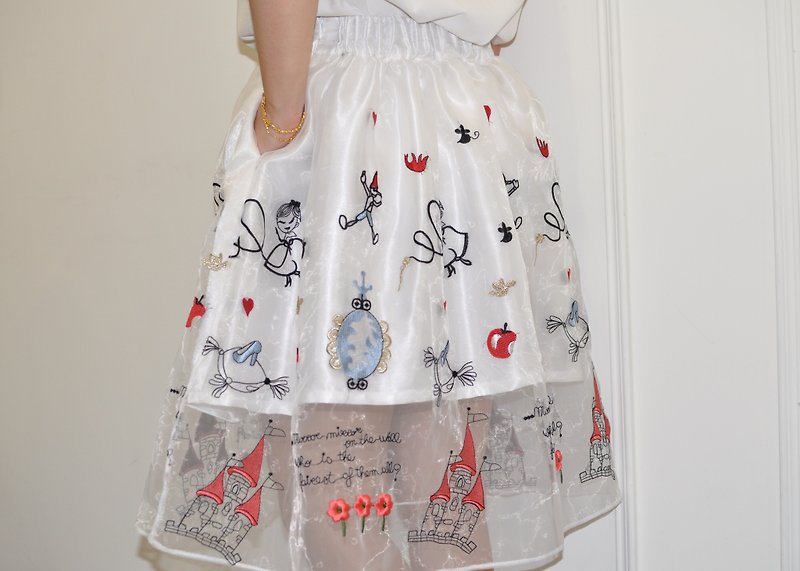 Flat 135 X Taiwan designer series French big round skirt outer childlike wind embroidered lace - Skirts - Polyester White
