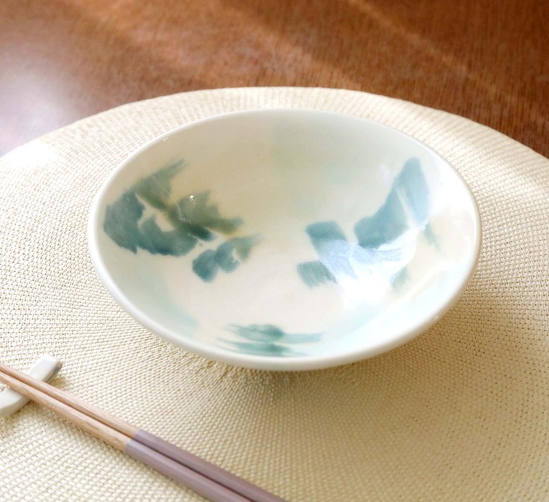 On Sale / White indigo and light blue brushed bowl - ถ้วยชาม - ดินเผา สีน้ำเงิน