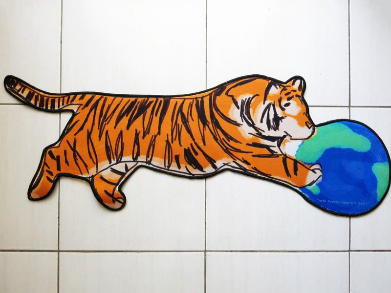 Tiger and Earth floor mat - พรมปูพื้น - เส้นใยสังเคราะห์ สีส้ม