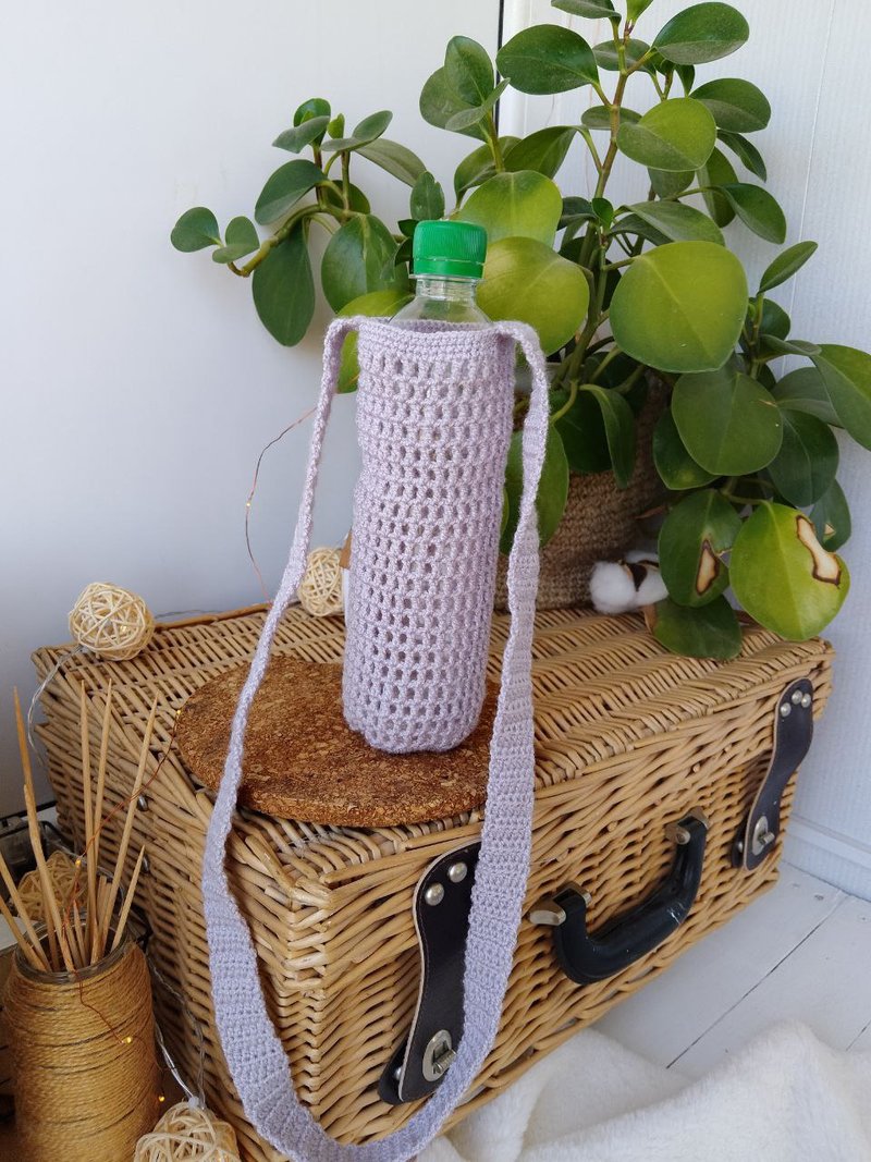 Gray string bag for a 0.5 liter water bottle. Convenient hand-mesh striped bag. - 飲料提袋/杯套 - 棉．麻 灰色