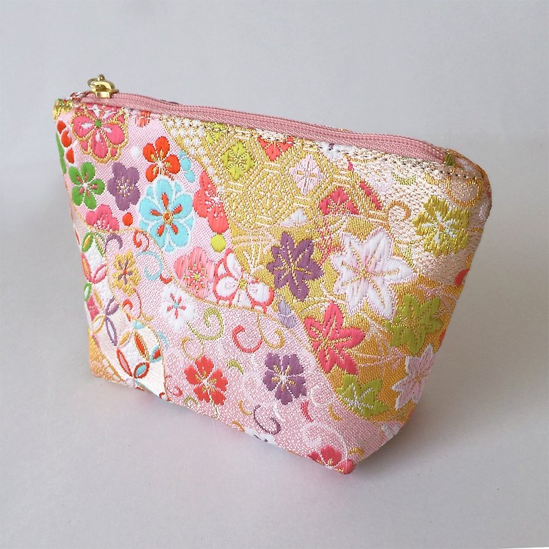 Cosmetic bag with Japanese Traditional Pattern, Kimono "Brocade" - กระเป๋าเครื่องสำอาง - วัสดุอื่นๆ สึชมพู