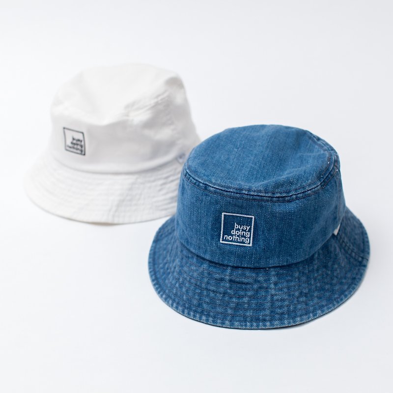 【ad-lib】Embroidery Bucket Hat -White//Denim (AH095) - หมวก - ผ้าฝ้าย/ผ้าลินิน ขาว