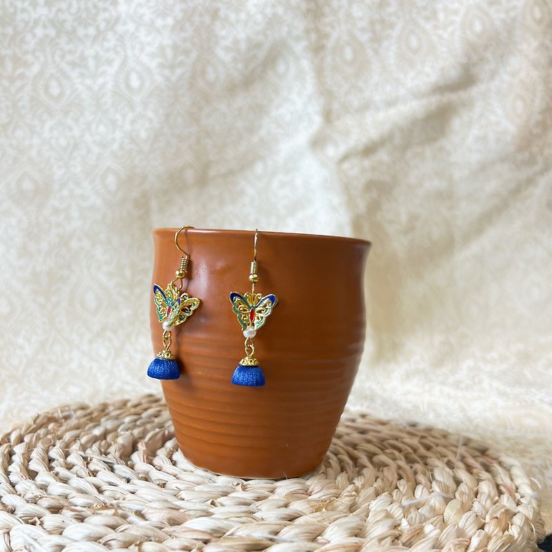 Indian style hand-wound earrings-Blue Butterfly x Mini Jhumka - ต่างหู - งานปัก สีน้ำเงิน