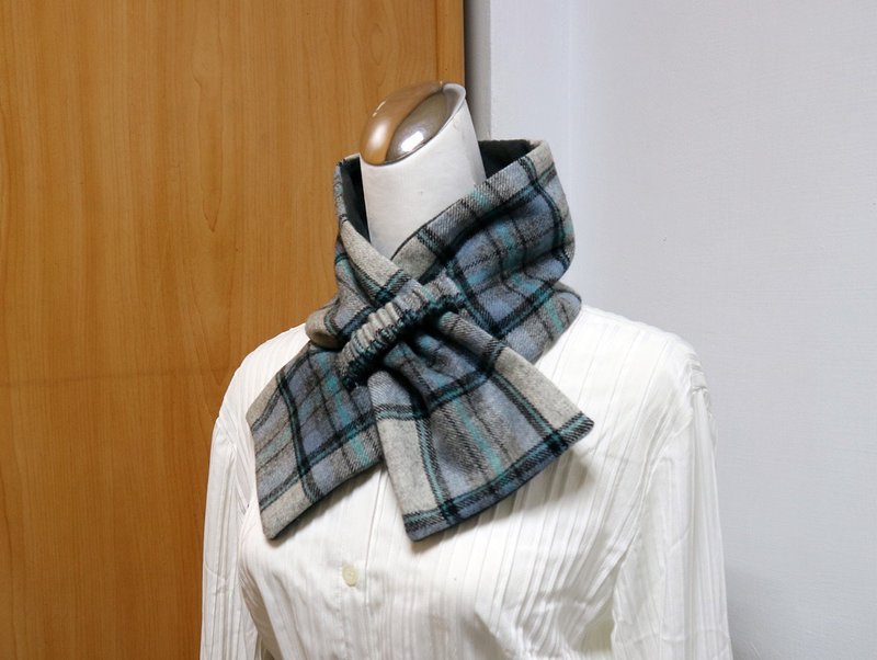 Adjustable short scarf. Scarf warm scarf double-sided two-tone color for adults and children - ผ้าพันคอถัก - วัสดุอื่นๆ 