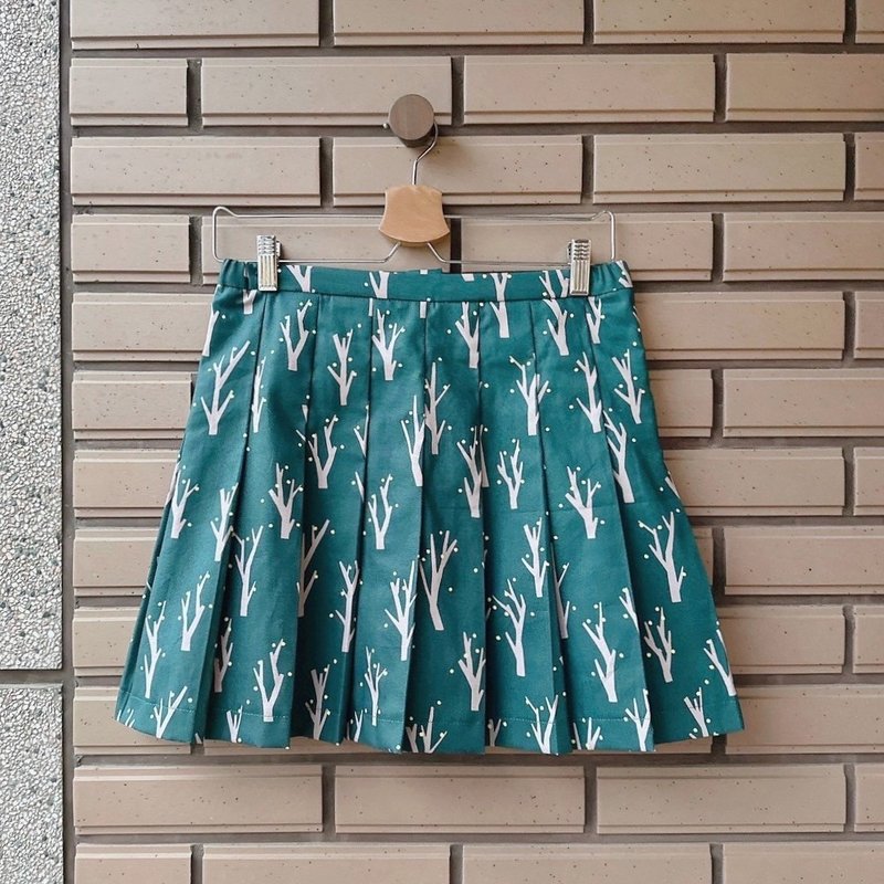 Bei Lei Xiaoshu Dark Green-Tokyo Walking Pleated Skirt - Skirts - Cotton & Hemp Multicolor