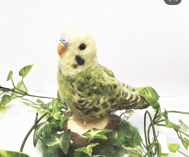 羊毛フェルトのセキセイインコ、オパーリングリーン - ショップ MoncheriMOMO-woolfelt 人形・フィギュア - Pinkoi