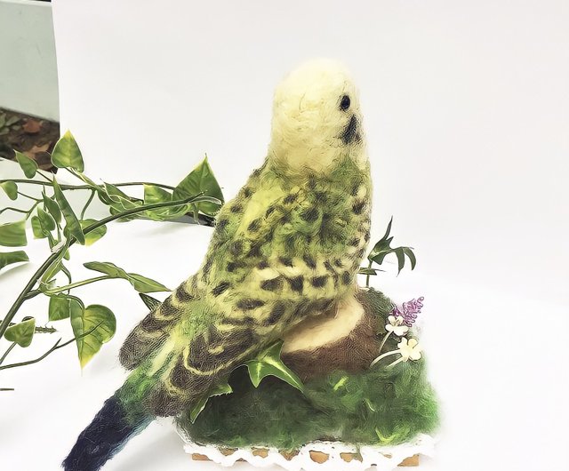 羊毛フェルトのセキセイインコ、オパーリングリーン - ショップ MoncheriMOMO-woolfelt 人形・フィギュア - Pinkoi