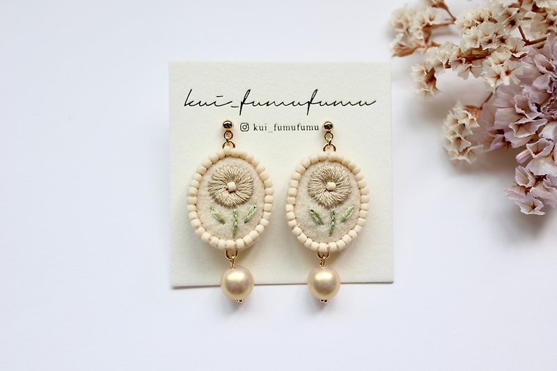 flower earring/dull color/embroidered Clip-On/kui_fumufumu - Earrings & Clip-ons - Thread Khaki
