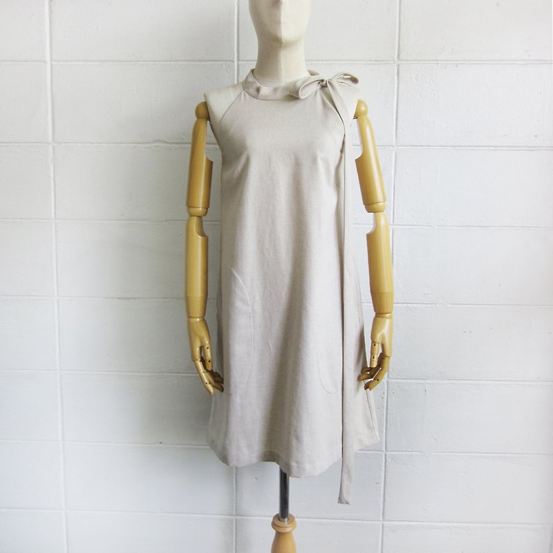 Linen-Cotton Blend Stand Collar with Bow Sleeveless Dresses - 洋裝/連身裙 - 紙 灰色