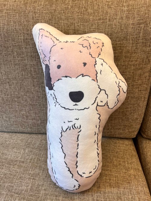 小鐵的遊樂園 Wirefoxterrier 剛毛獵狐梗抱枕 你在叫我嗎 趴下 米