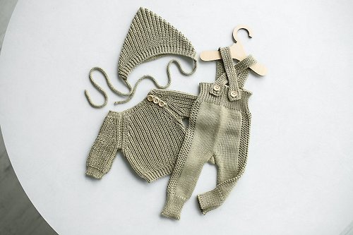 Divaprops Green bodysuit with cap for newborn boys: the perfect outfit for a little boy