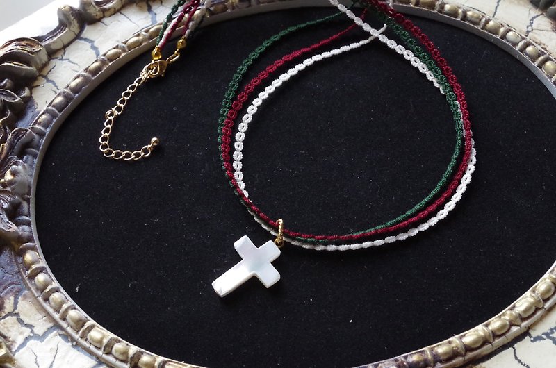 Triplicate necklace of Tatting <baroque color × cross> - สร้อยคอ - ผ้าฝ้าย/ผ้าลินิน สีแดง