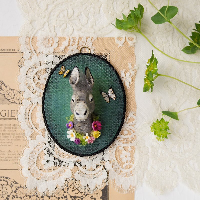 Donkey with small animal head and flower lover necklace - Stuffed Dolls & Figurines - Paper 