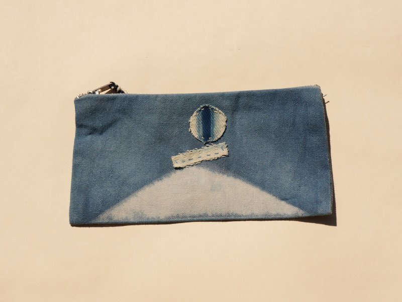 【There is kind of Lantau‧ Blue Dyeing Workshop】Storage Bag- C20 - กระเป๋าเครื่องสำอาง - ผ้าฝ้าย/ผ้าลินิน สีน้ำเงิน