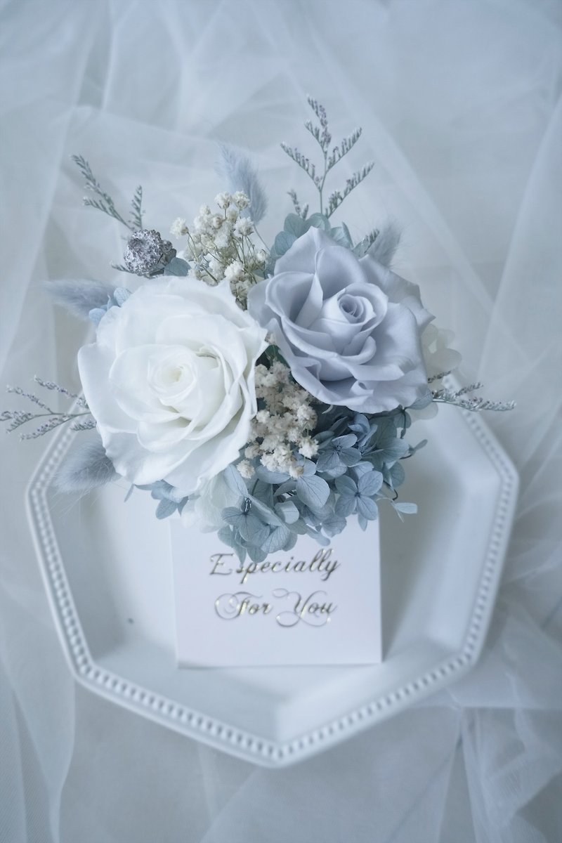 母の日卒業ブーケ【静かな氷山】ホワイトとブルーのバラにブルーのあじさいバラ刺繍 - ドライフラワー・ブーケ - 寄せ植え・花 ブルー