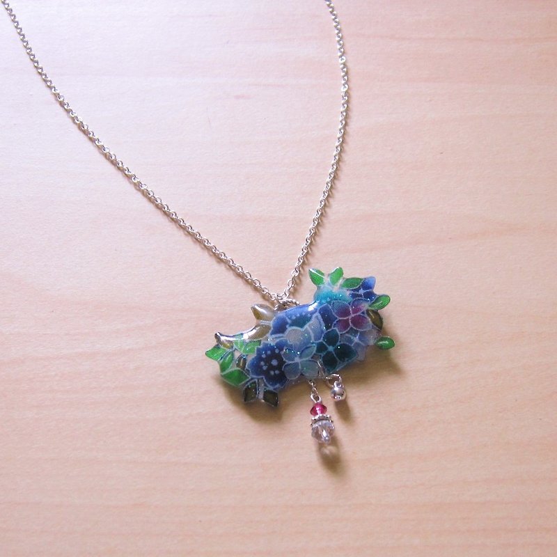 Amethyst flower cluster necklace // 2nd use ornaments/ cloth ornaments/ handmade - สร้อยติดคอ - ผ้าฝ้าย/ผ้าลินิน 