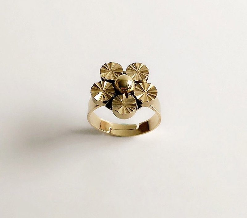 [ต้นฉบับทองแดง] แหวนทองเหลืองที่ทำด้วยมือดอกไม้ - แหวนทั่วไป - โลหะ สีทอง